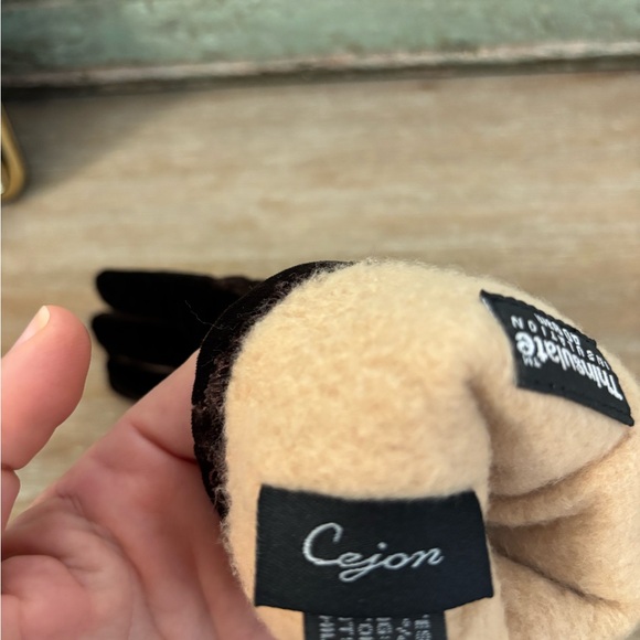 Cejon Women Chocolate Brown Velvet Lined Gloves One Size - Picture 5 of 6